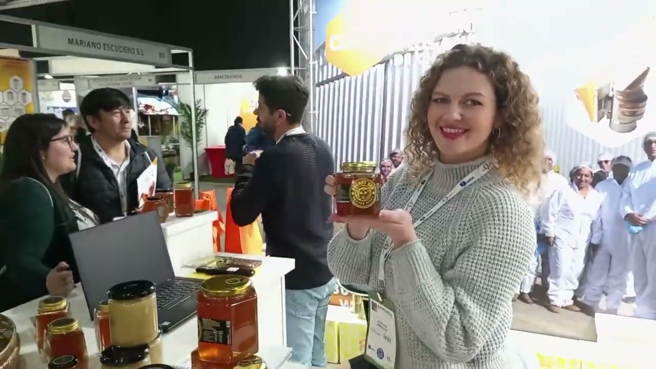 En Chile se est&aacute; realizando la 48 versi&oacute;n de Apimondia que congreg&oacute; a apicultores de todo el mundo