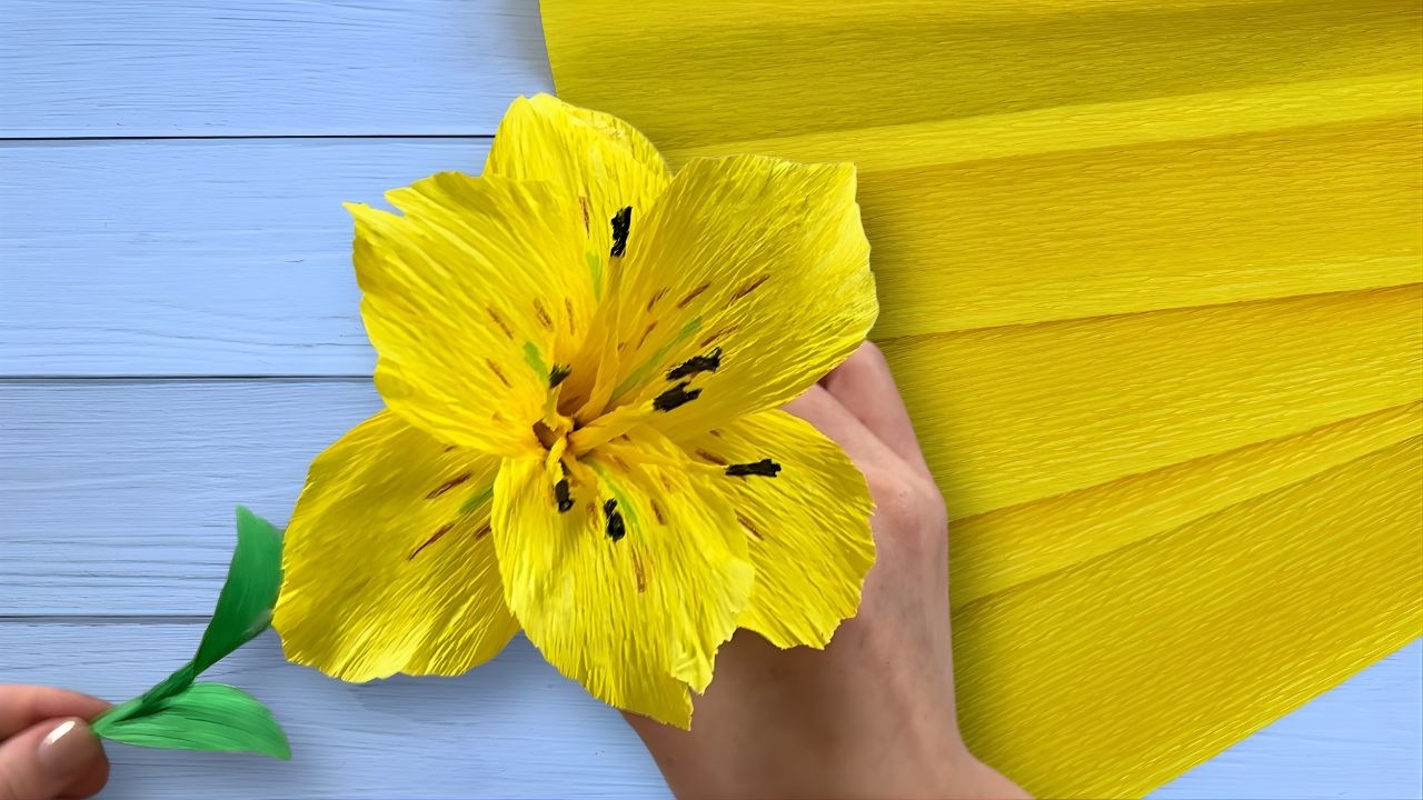 Cómo hacer una flor con papel crepé