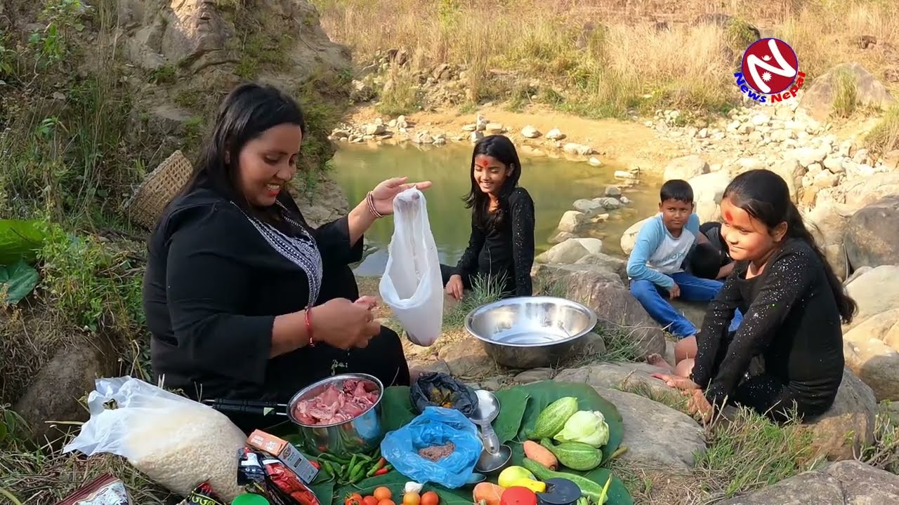 नयां बर्षमा टन्नै रमाइलो । खोलामा कुकर बिर्यानि पकाएर खाइयो