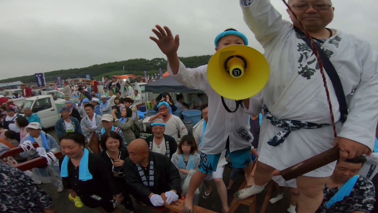 令和元年  　　茅ケ崎　浜降祭　寒川地区（６社）堤八坂（甚句）本社神輿半端無いパフォーマンスです　（生）。