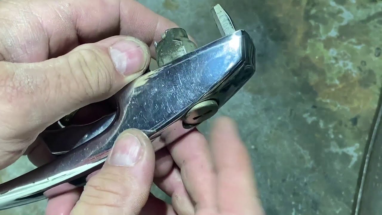 How to replace Aircooled VW door handle and lock (74 Super Beetle Convertible Sun Bug named Otto)