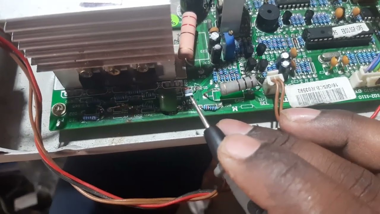 Microtek inverter Ek side drive ban raha hai  dusra side drive Nahin ban raha square web inverter
