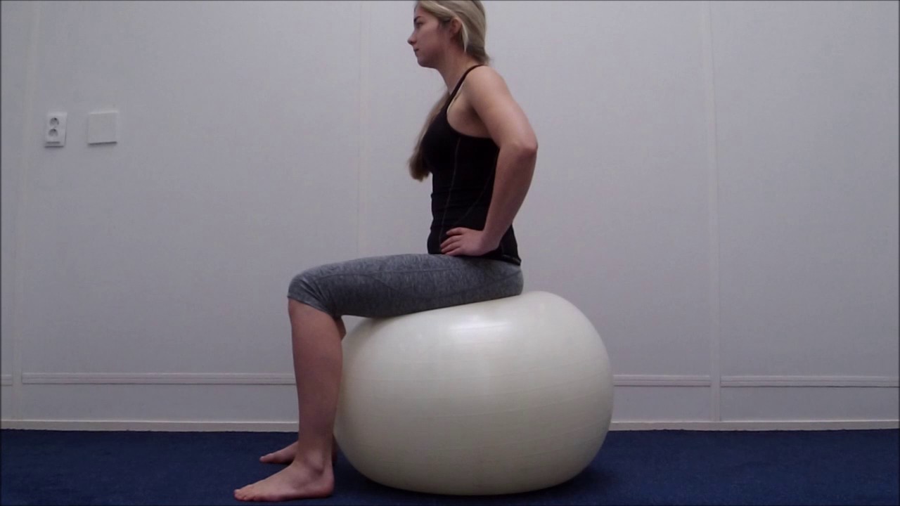 Fysiotherapie oefening: Bekkenkanteling op de bal