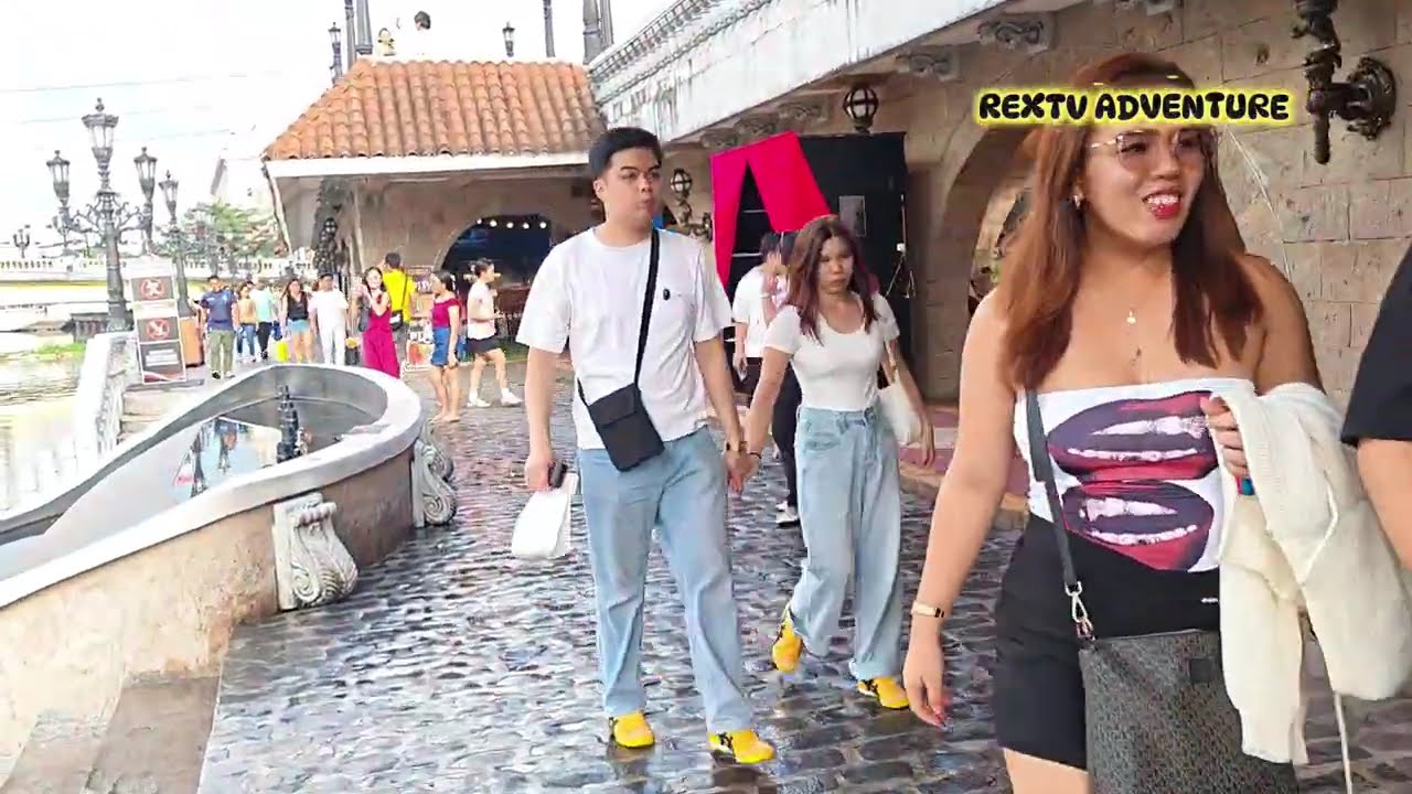 Awesome ilogpasig ESPLANADE Maaga palang dagsa na ang mga Tourista. 
