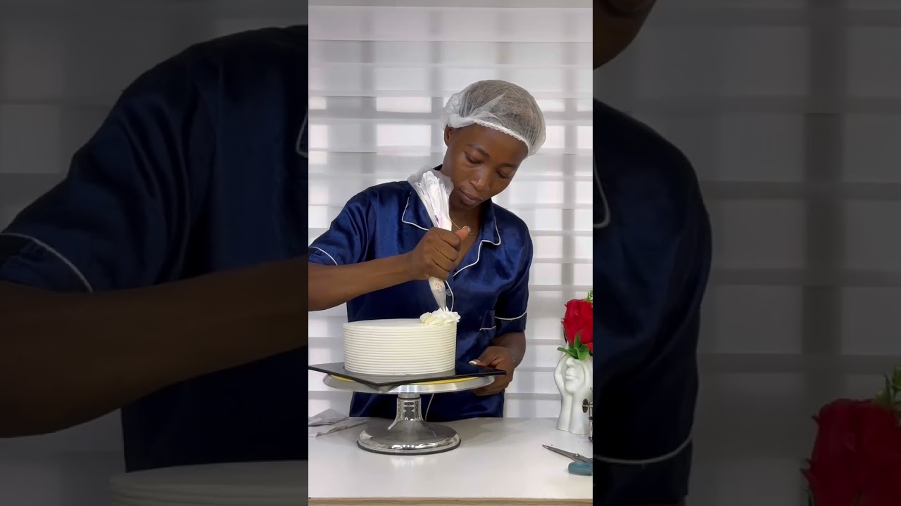 Let’s decorate this cake together 