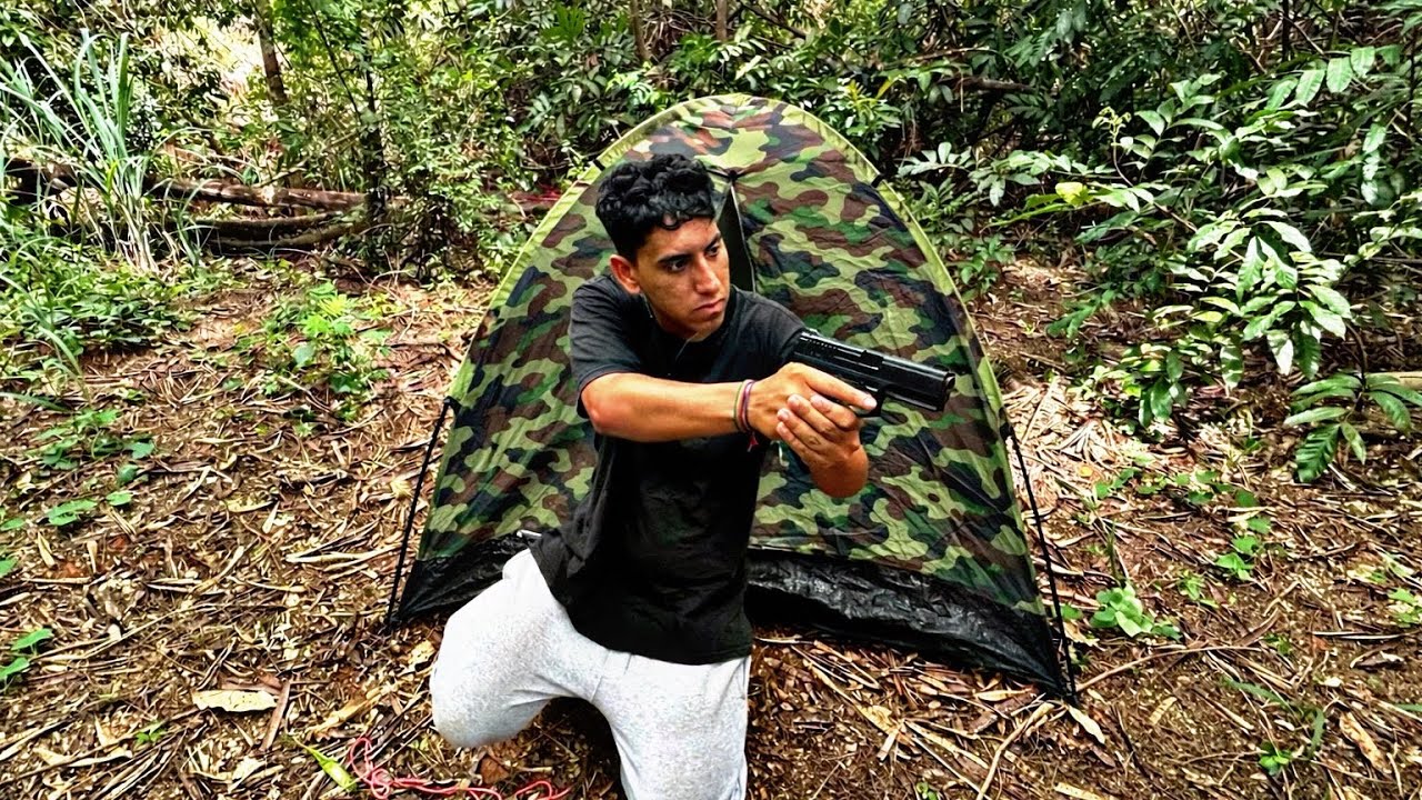 MONTEI UM ESCONDERIJO CAMUFLADO NA FLORESTA DA MINHA FAZENDA PARA FICAR DE SEGURANÇA ￼￼￼￼