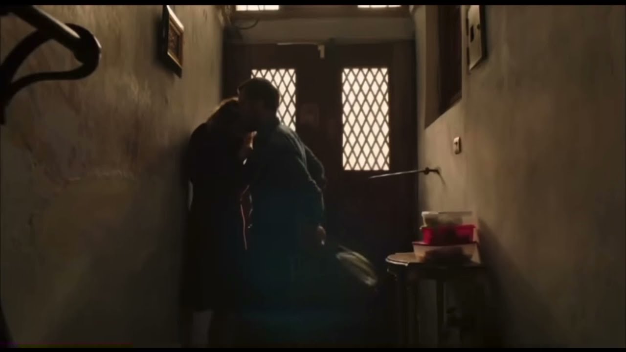 Kerem B&uuml;rsin- Burcu Biricik Ateşli Sevişme/&Ouml;p&uuml;şme Sahnesi