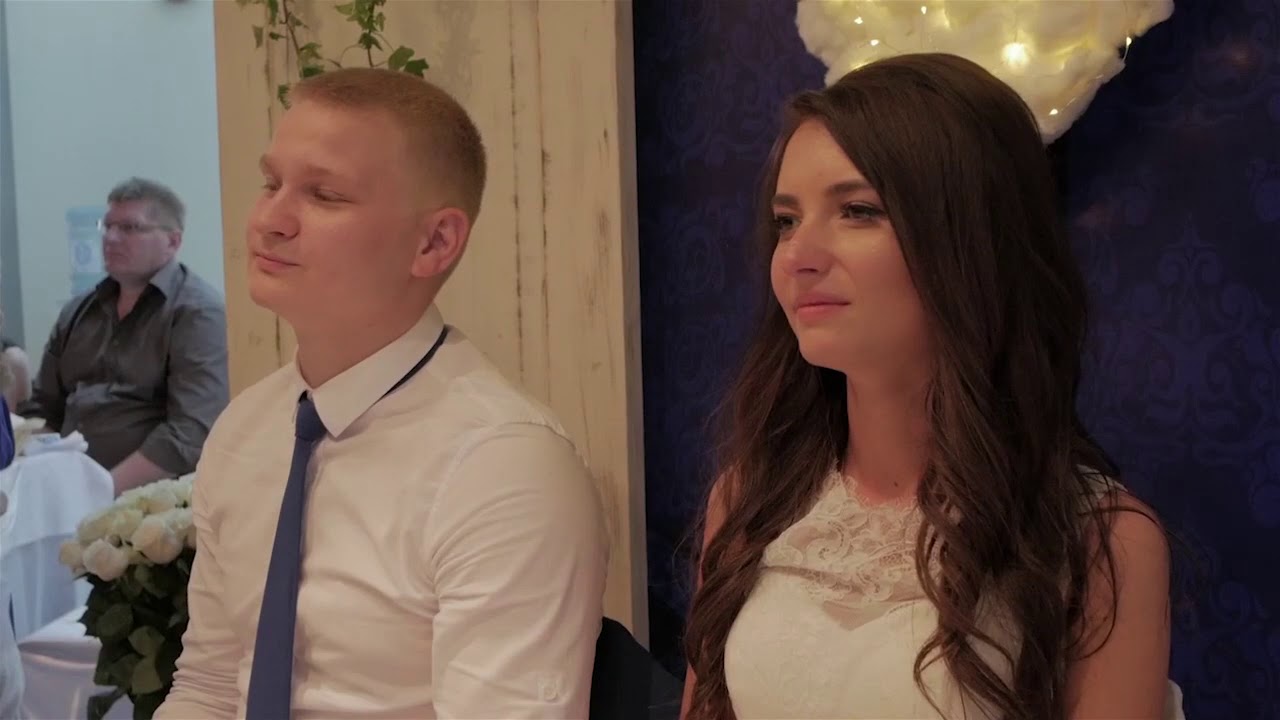 Мама поёт на свадьбе сына