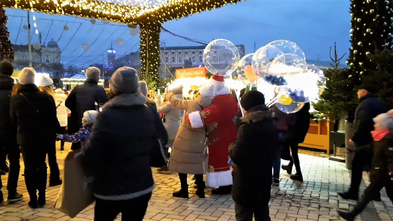 НАРОДНЫЕ ГУЛЯНИЯ на СОФИЕВСКОЙ ПЛОЩАДИ.  НОВОГОДНИЙ КИЕВ. УКРАИНА. РОЖДЕСТВО / KIEV (KYIV) UKRAINE