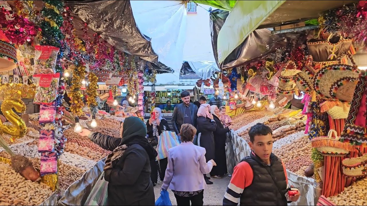 وهران : سوق المدينة الجديدة يتزين بمناسبة إحياء رأس السنة الأمازيغية