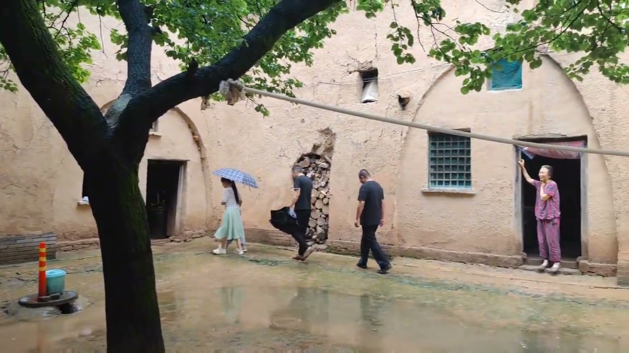 陕西三原县地坑院，修建在地下的古窑洞群，看着很新奇，县城水盆羊肉味道美#传统村落 #地坑院 #旅行 #旅行vlog #窑洞 #村落