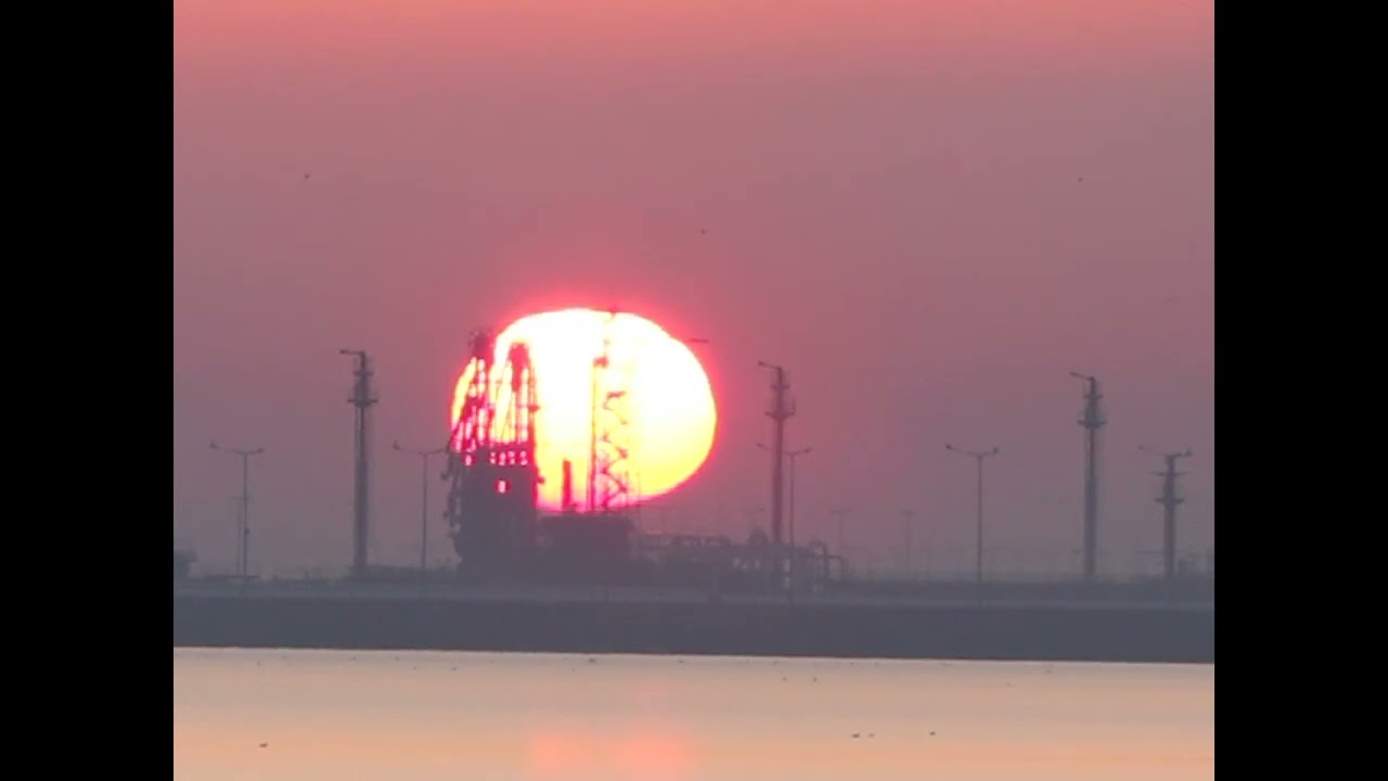 Marcowy wchód Słońca nad DCT, Terminalem Kontenerowym w Gdańsku.