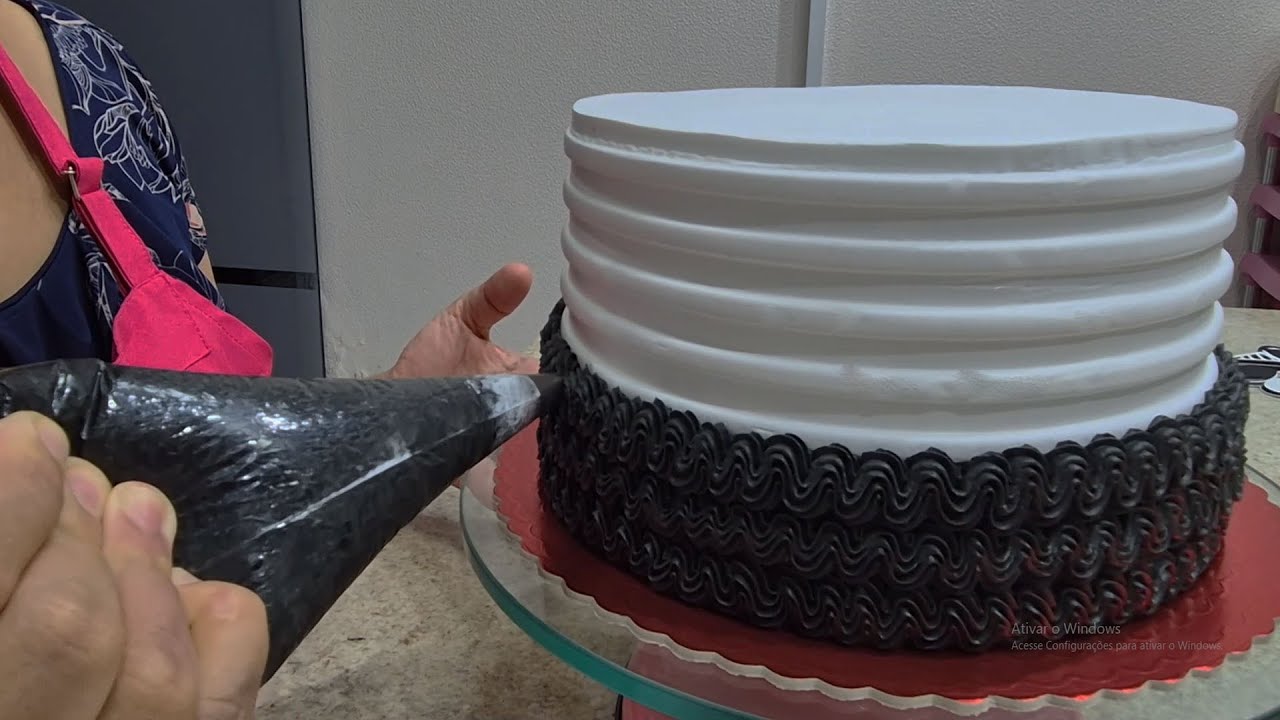 UMA DAS DECORAÇÕES MAIS FÁCIL DE FAZER USANDO APENAS O BICO DE CONFEITAR @PARISCAKEDESIGNER