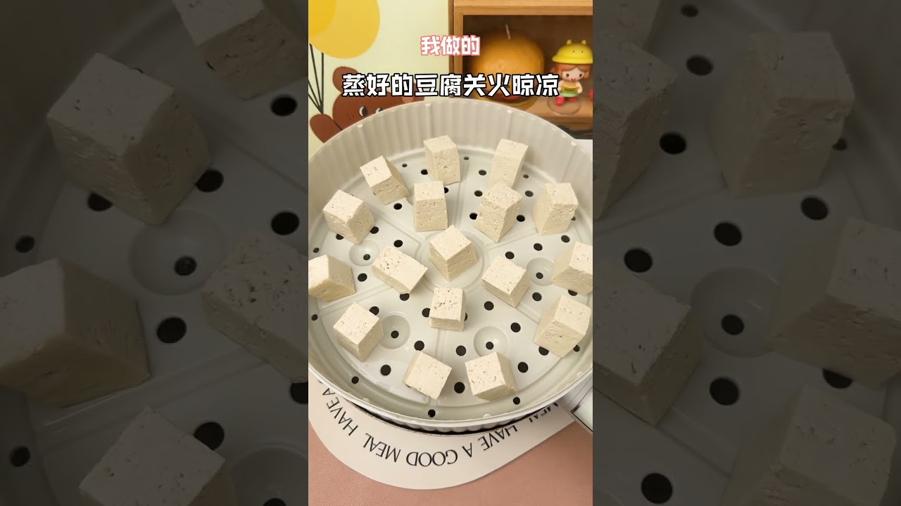 据说发霉的豆腐巨好吃，我替你们试试究竟是不是真的！#霉豆腐 #豆腐乳 #在家做美食 #黑暗料理