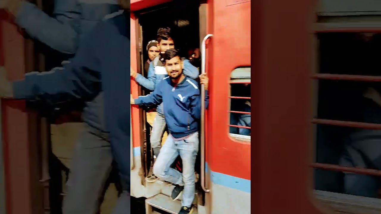 नरक से भी बुरा हाल है Pawan Express Train ma