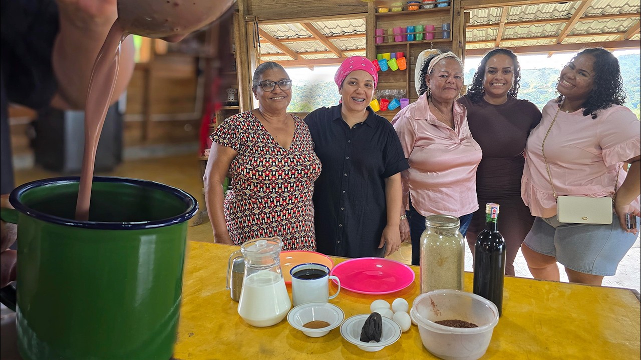Vinieron desde lejos a tomase UN PONCHE CRIOLLO CON BOLLOS DE CACAO. La Vida Del Campo