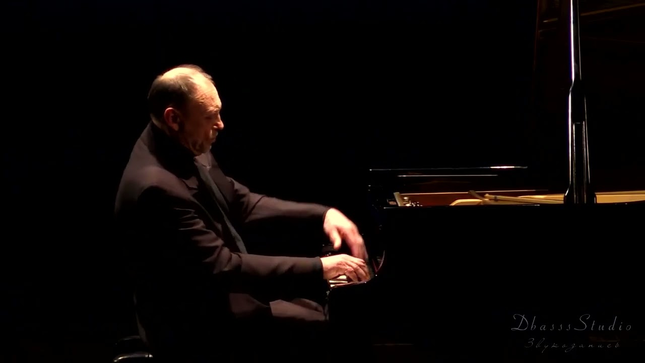 Александр  Скрябин.  Две поэмы, ор 32.   Играет Юрий Дикий