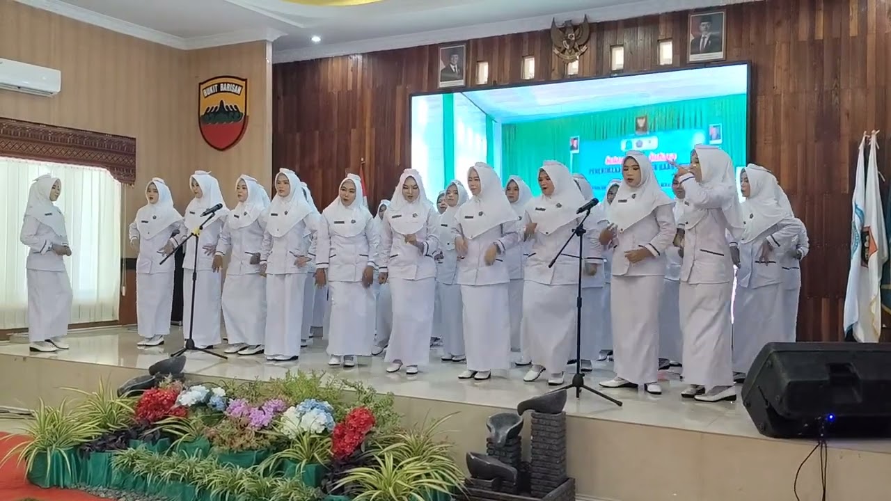Penampilan Mix Songs dari Mahasiswa Capping Day, Prodi Kebidanan Stikes Darmais Padangsidimpuan