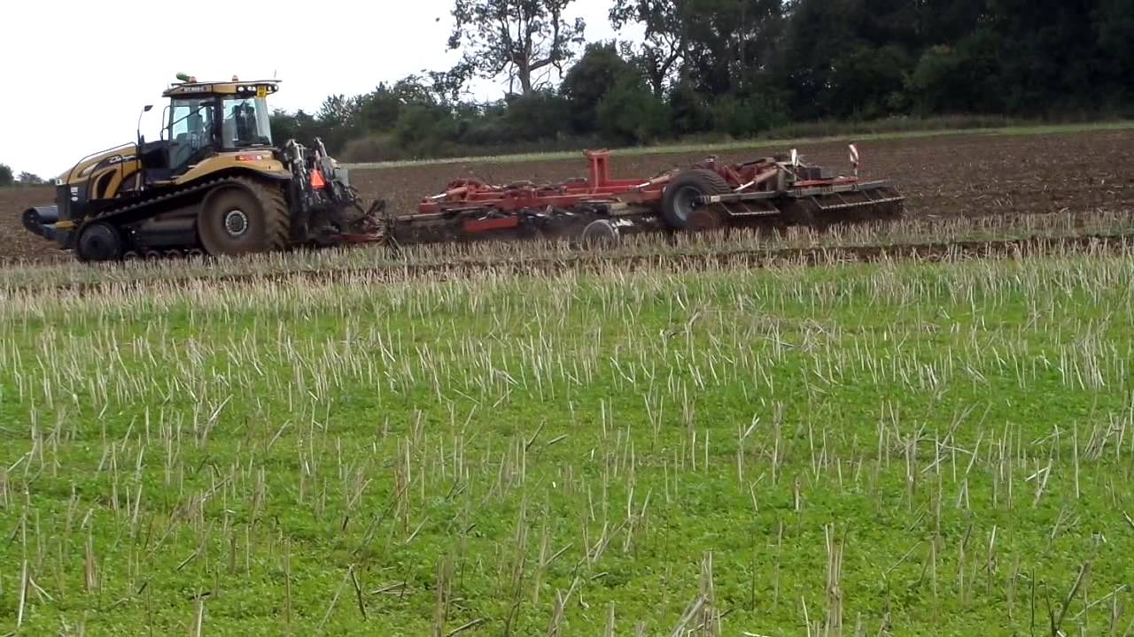 Challenger MT 865C Cultivating
