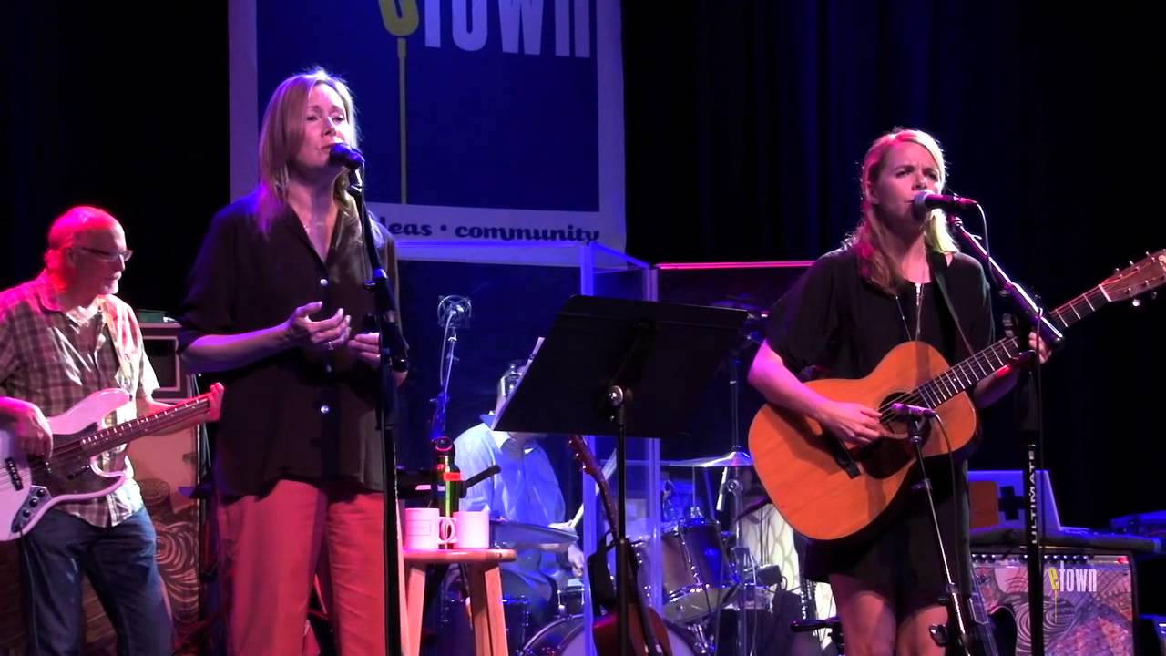 Aoife O'Donovan - "Red & White & Blue & Gold" (eTown webisode 