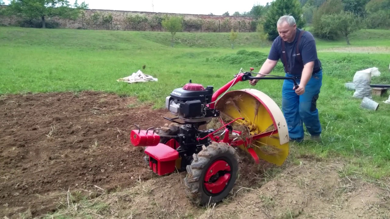 Vyoráváni brambor 2019 - Vari a vyorávač (čert) NM4-202