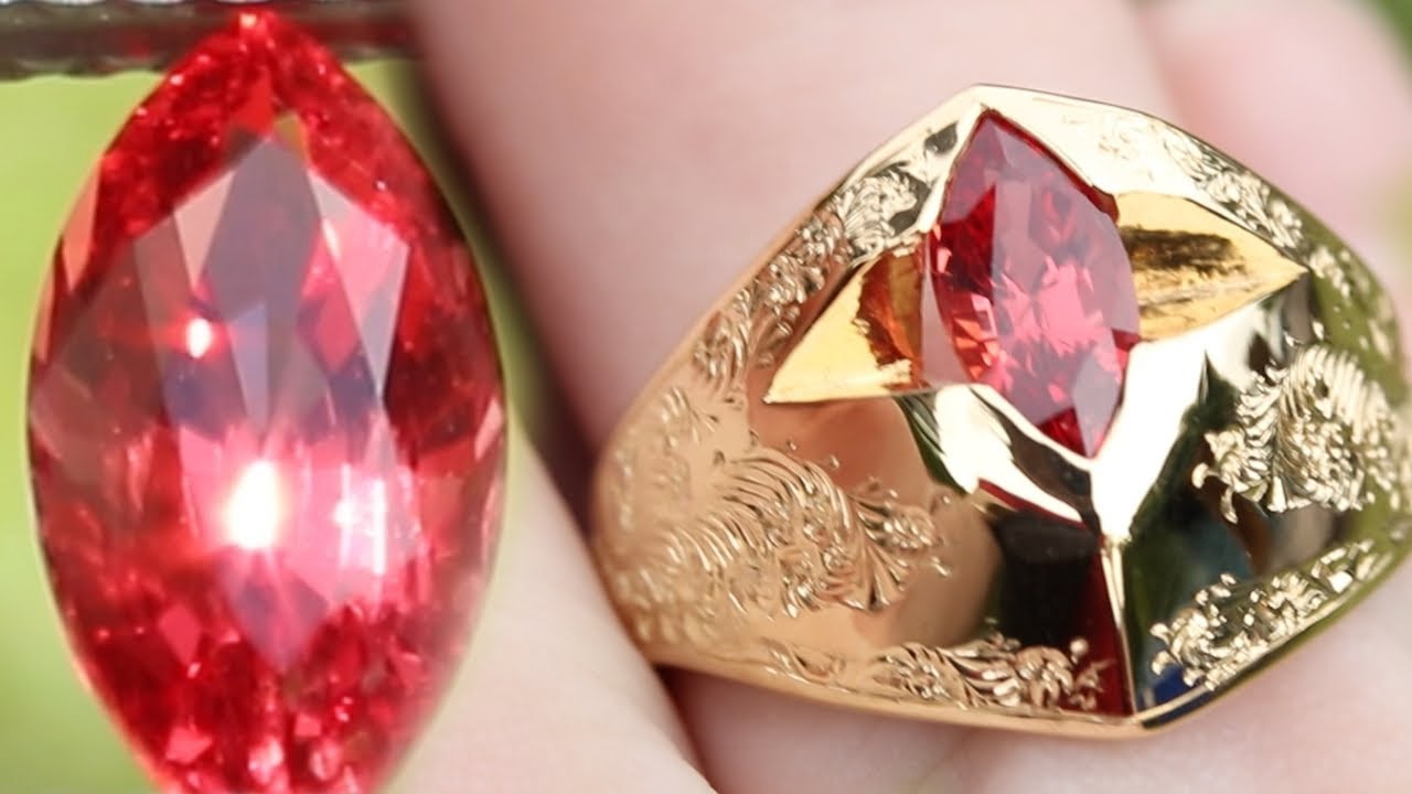 Archery Ring in 18K Gold and Spinel - Hand Engraved
