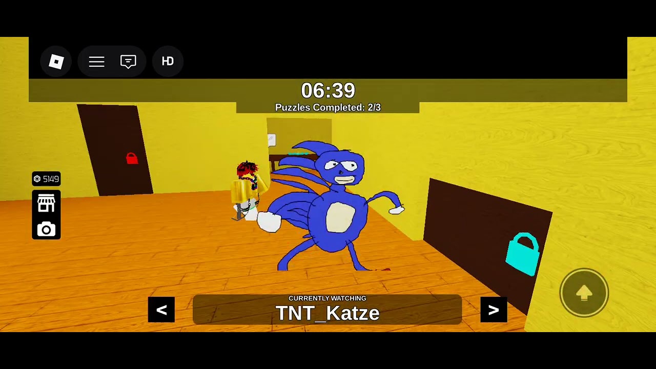 Playing sanic mini game in Roblox sanic chase