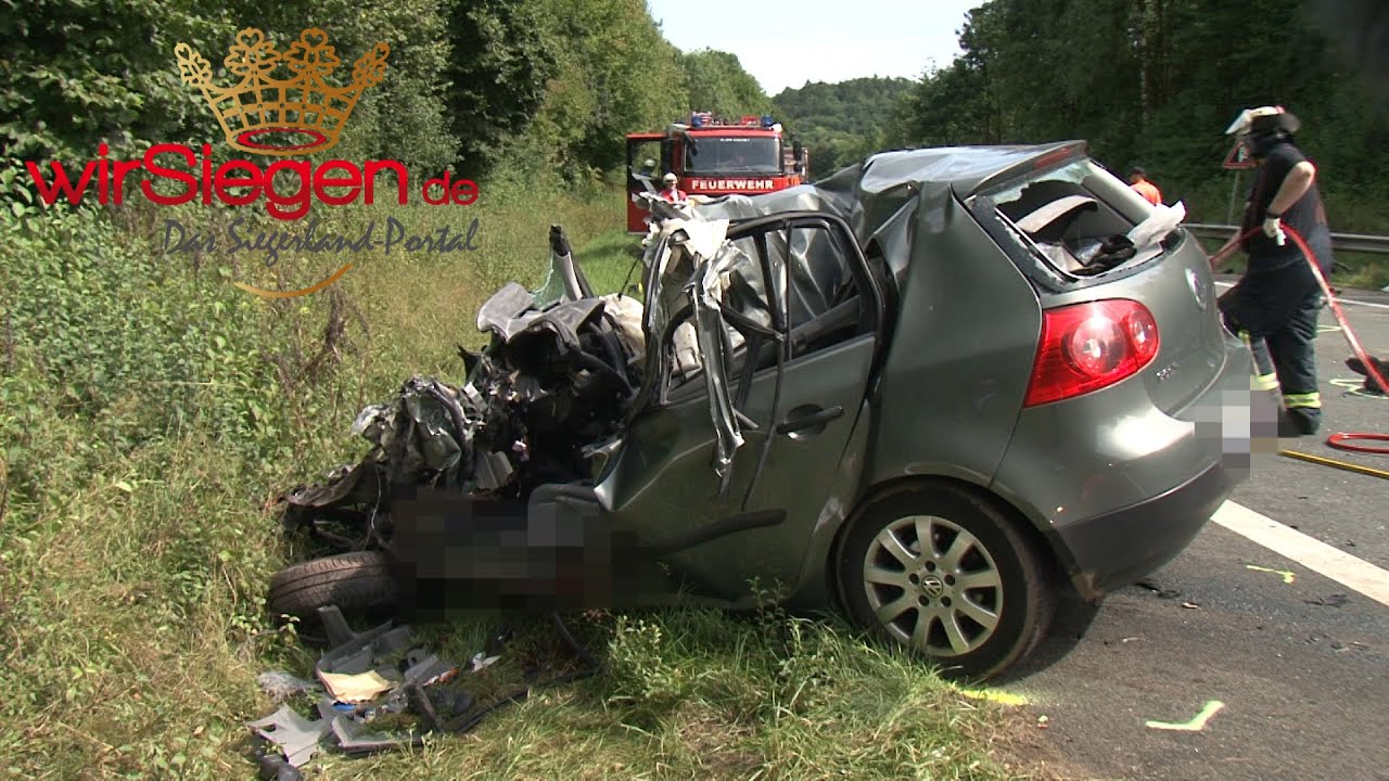 VIDEO: Tödlicher Verkehrsunfall auf der B62 - Ursache noch ungeklärt (Netphen/NRW)