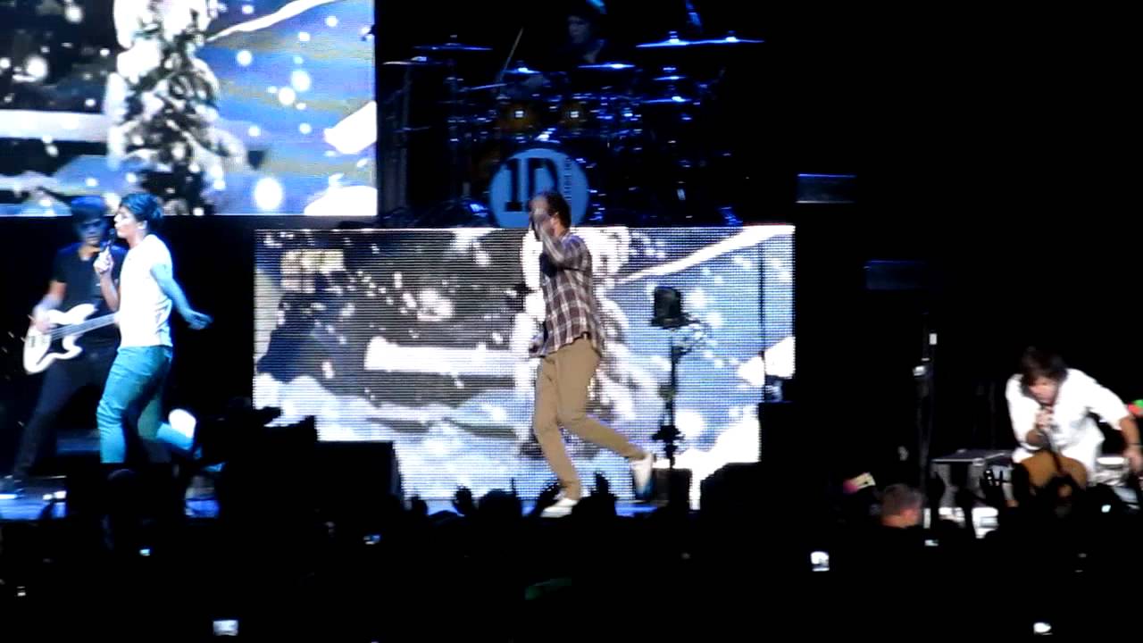 One Direction singing 