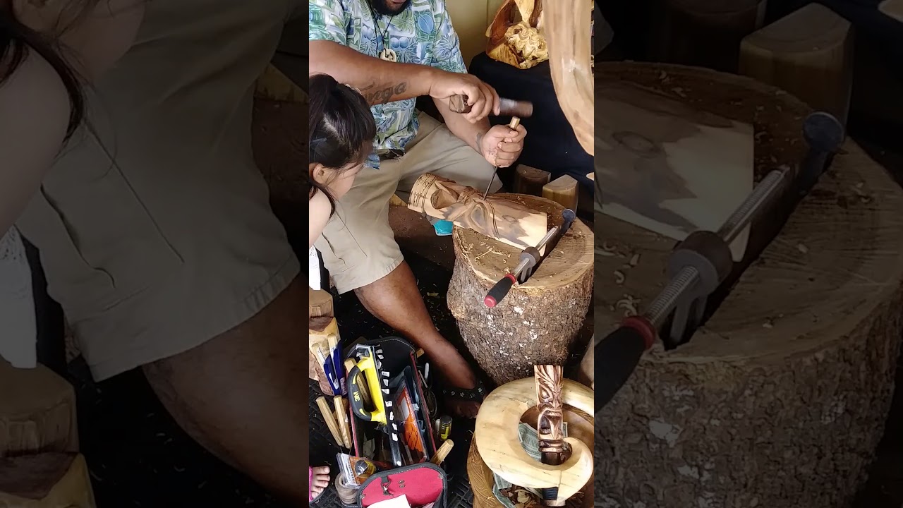 Tiki carver Hawaii Feb. 2018