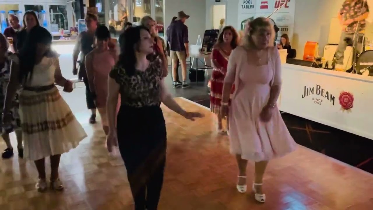 Dancing Rockabilly Stroll