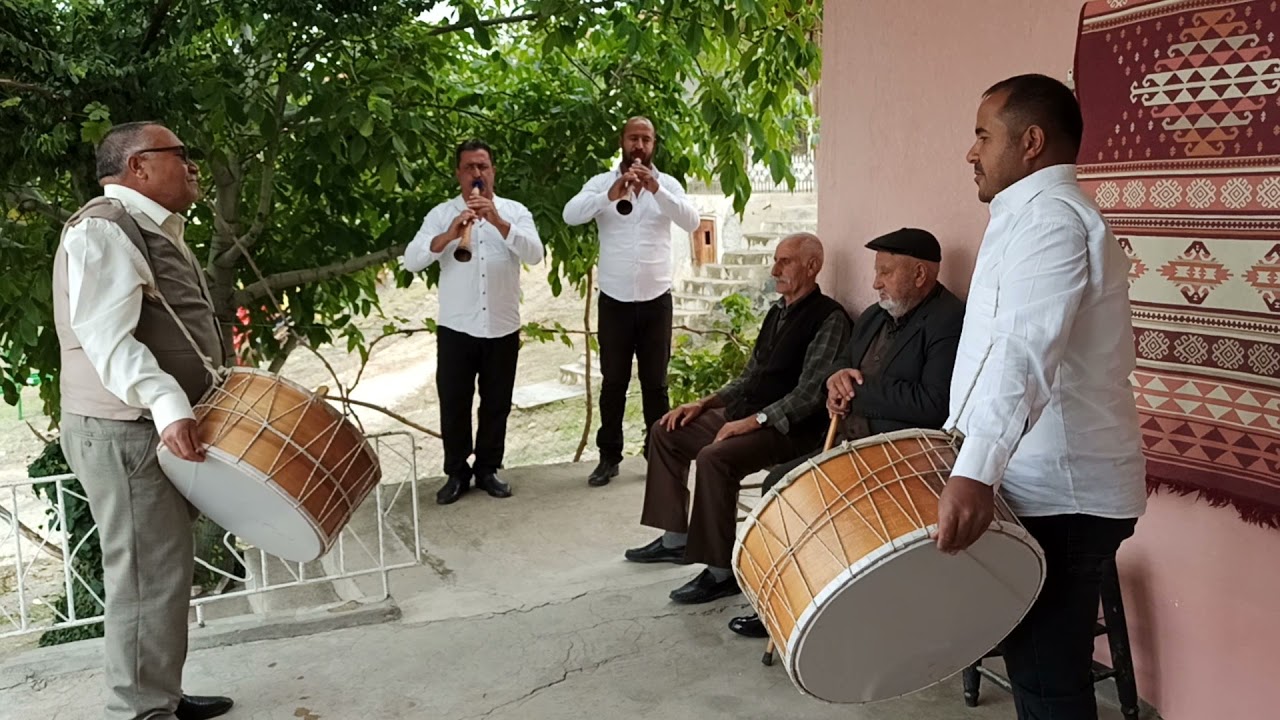 Bir ayrılık Bir yoksulluk Bir ölüm