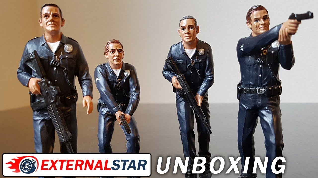 Unboxing of 1:18 Policemen by American Diorama