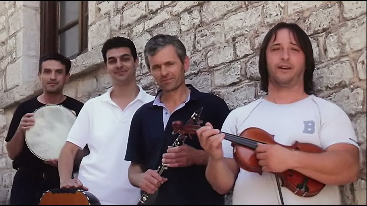 Τι να τα κάνω τα φλουριά . Πέτρος Μόκας στο Συρράκο.