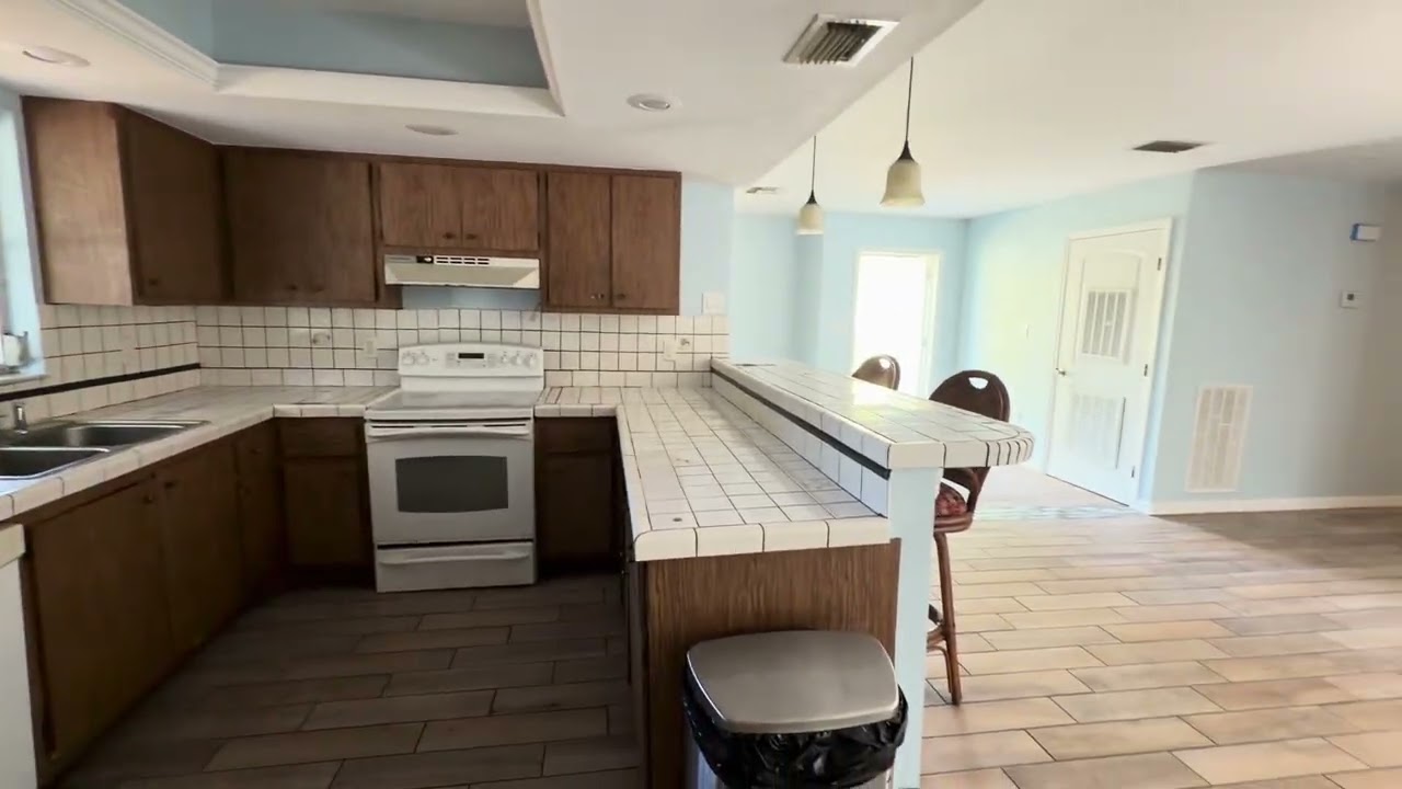 Gorgeous landscape! 3+den/2 bath near downtown fort myers fl 