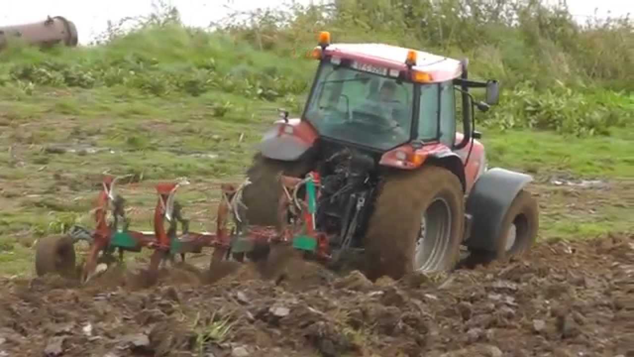 Case Mxm 155 Ploughing (1)