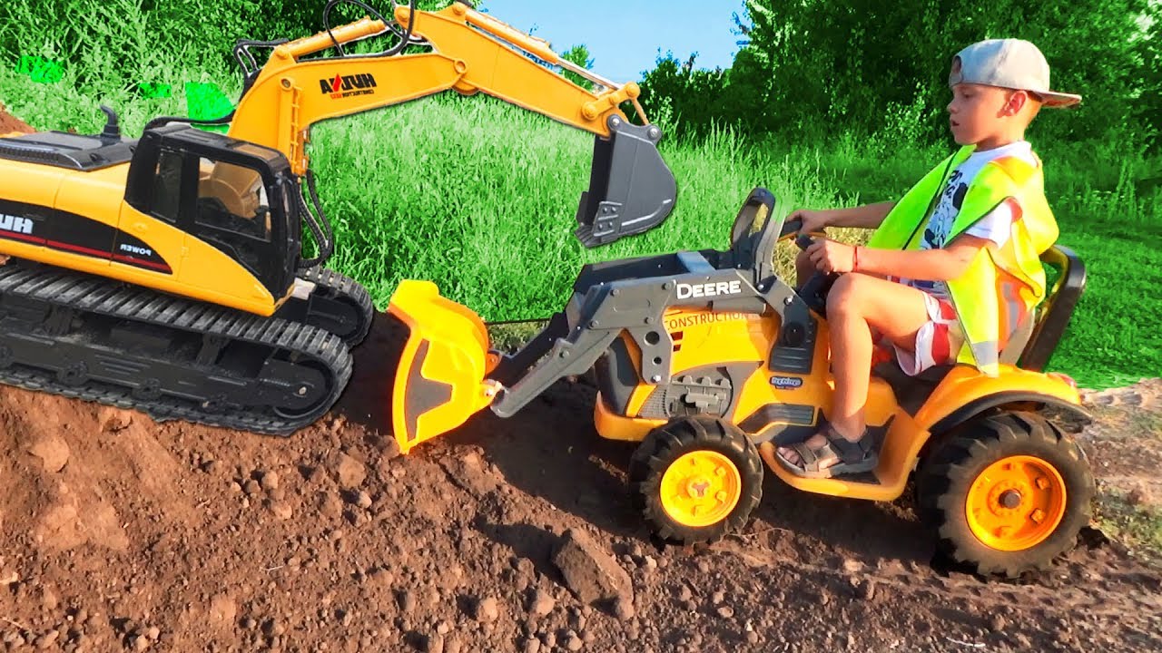 Экскаватор Bruder попал в беду Новый Трактор John Deere едет на помощь