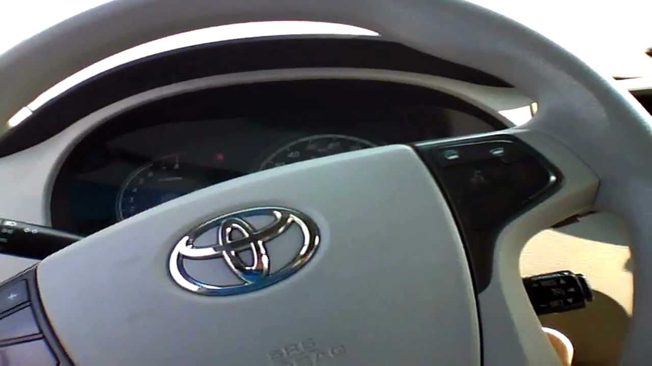 2011 Toyota Sienna Start Up, Quick Tour, & Rev With Exhaust View - 35K (Cheap Interior)