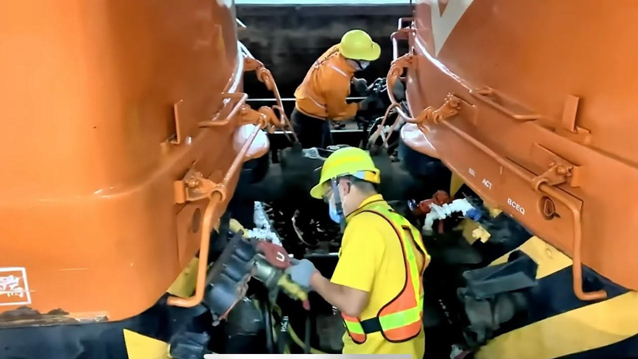 火車連接器分離作業 台鐵666次莒光號 機車頭(本務E203 E201) 彰化車站
