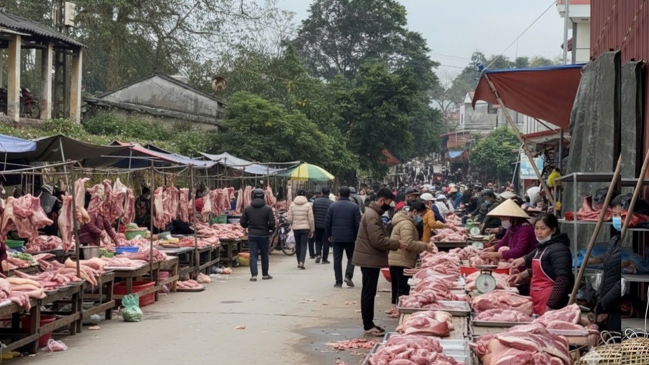 Traditional Vietnamese Morning Market – Simple Life, Warm Hearts I Unique Market TV