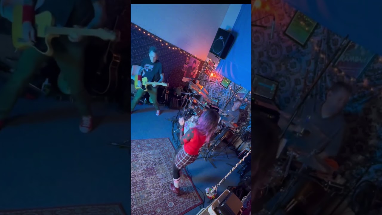 Make my back 🔥  #rockband #punkpop #musicstudio #rockmusic #shorts #thecult