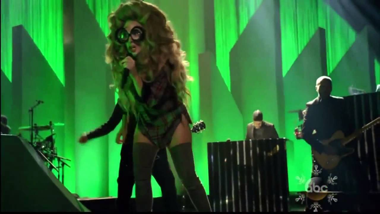 Lady Gaga - MANiCURE (Live at 