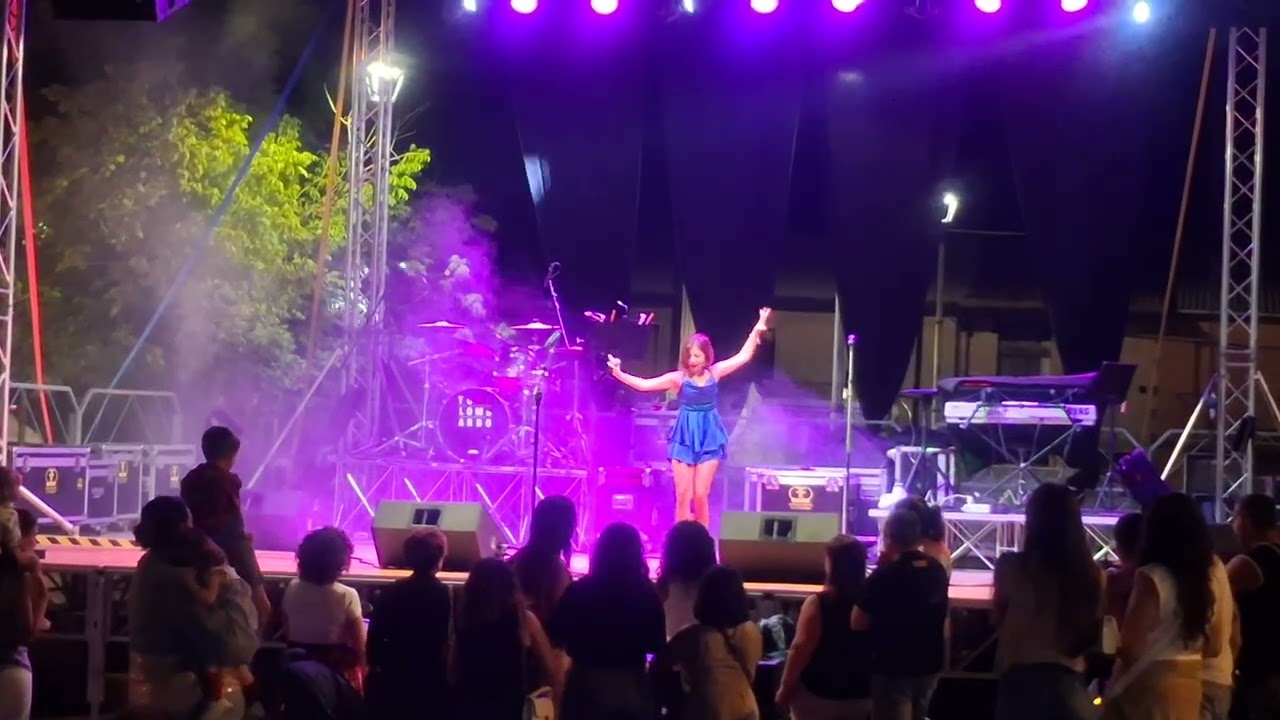 Alessia Mirra apre il concerto degli Studio 3 a Monsoreto di Dinami (VV)