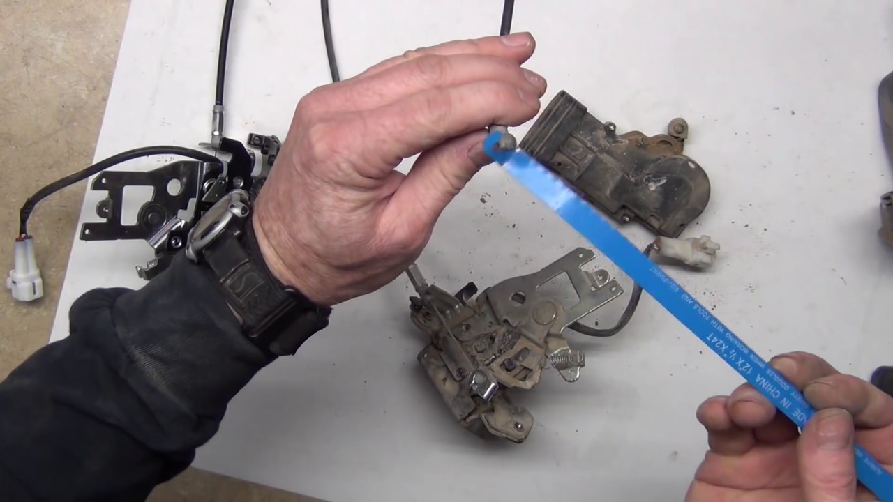 Stuck Handle and Latch Rear Gate Toyota Sequoia Demonstration 01 07