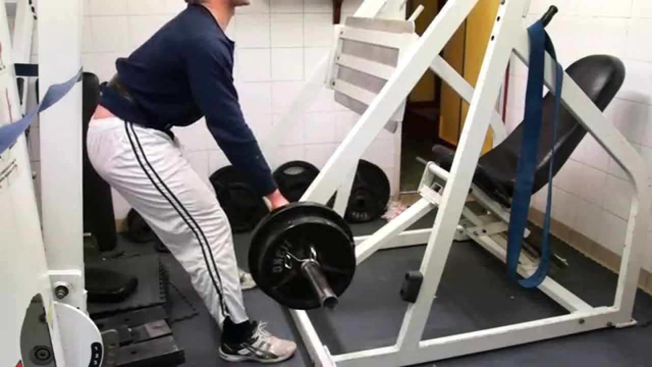 Michael Gundill performs row-deadlifts
