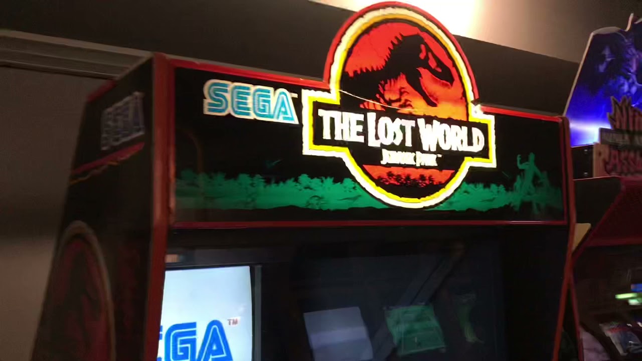 SEGA Akihabara retrogaming floor. Nouvel étage rétrogaming. Crazy Taxi, Daytona USA 2, Virtua Cop 2