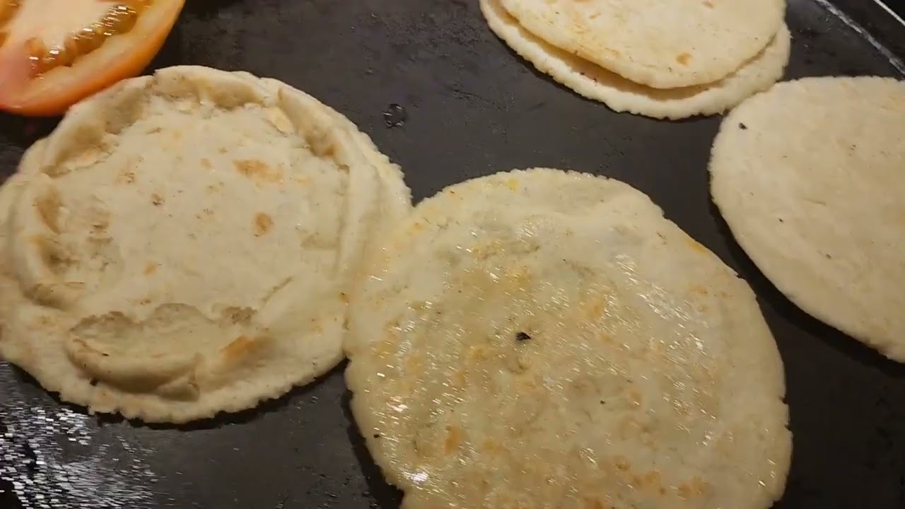 Ricos sopes de chorizo  frijoles y de queso gustan vamos  almorzar saludos 