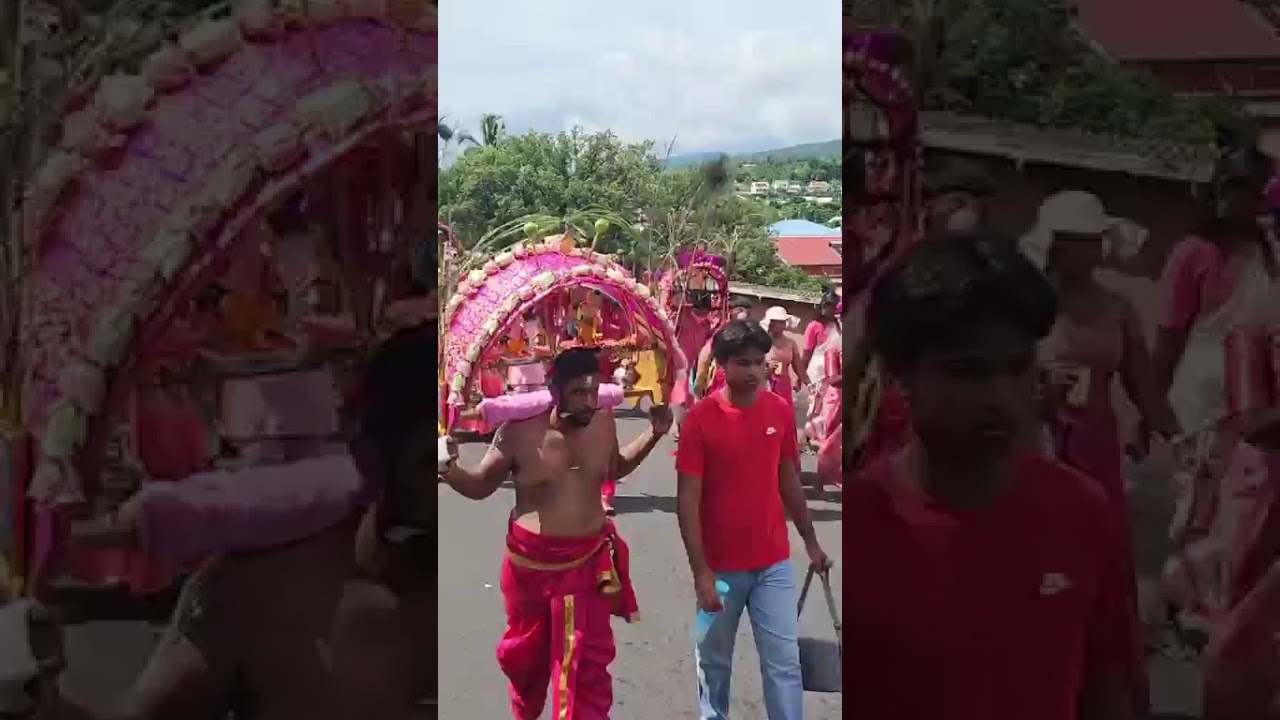Cavadee : Défilé des pénitents en l'honneur du dieu tamoul Mourouga à Saint-André