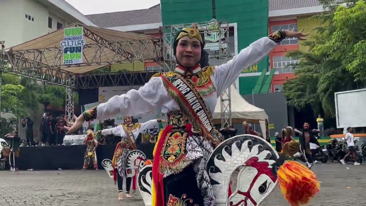 KEREN !! ATRAKSI REOG & JARANAN WATOE DAKHON UIN PONOROGO