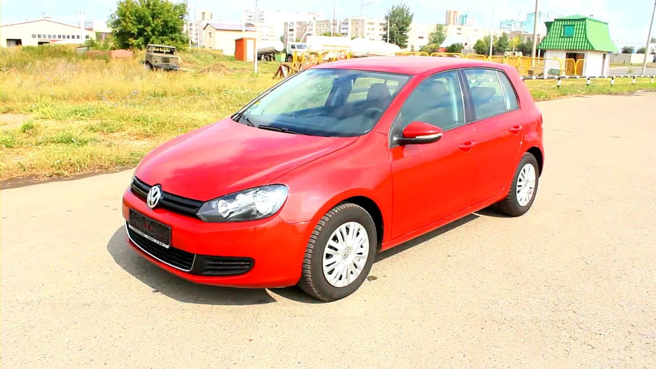 2009 Volkswagen Golf. Start Up, Engine, and In Depth Tour.